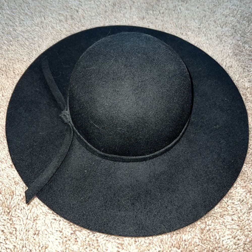 Black floppy wool hat. Gently used!